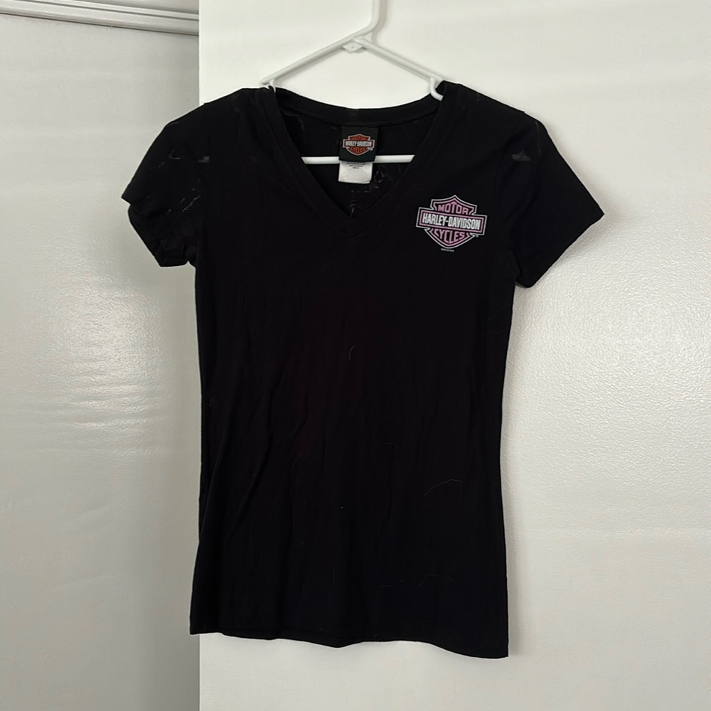 Harley Davidson distressed T-shirt. Super cute.